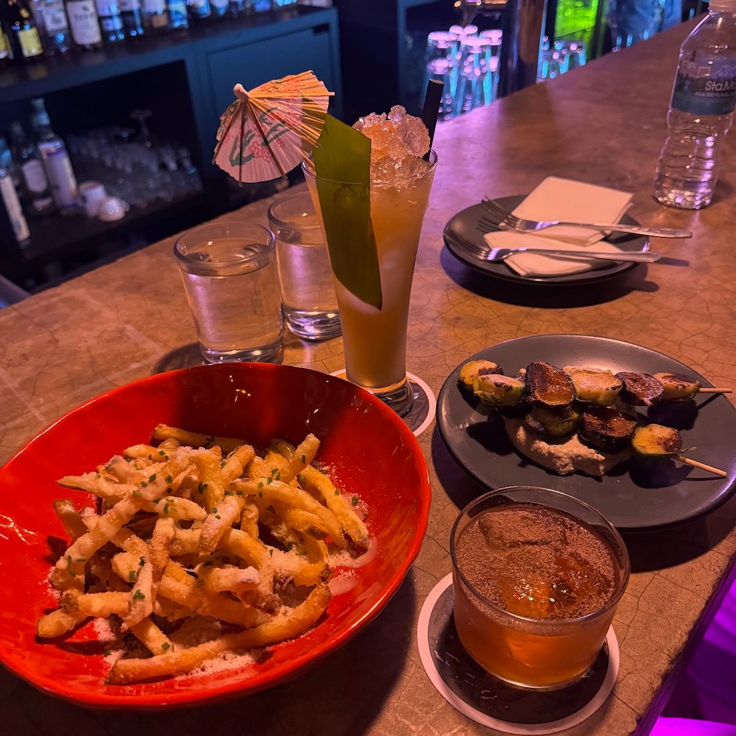 Ladina Bar 1